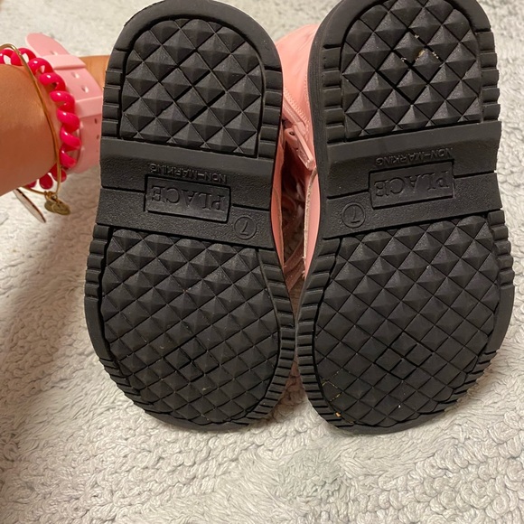 Shoes 7 - Picture 4 of 4